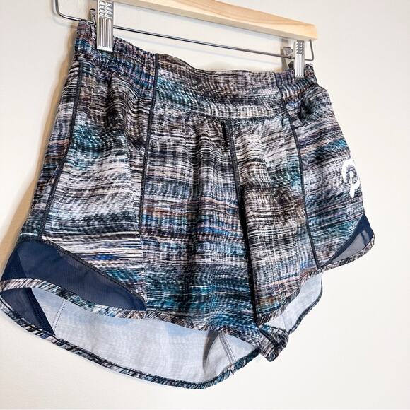 Lululemon Hotty Hot Short *Long 4"
Digital Oasis Grey Multi / True Navy - Picture 2 of 5